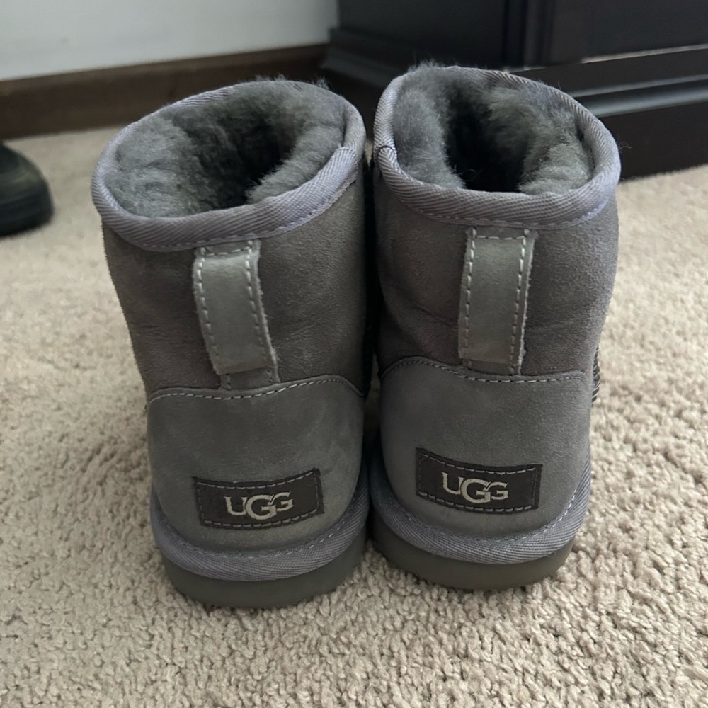 Ugg Mini Boot - Picture 2 of 5